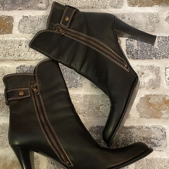 Coach Nancie Soft Calf Black Pebbled Leather Heeled Bootie Made in Italy - Picture 5 of 16